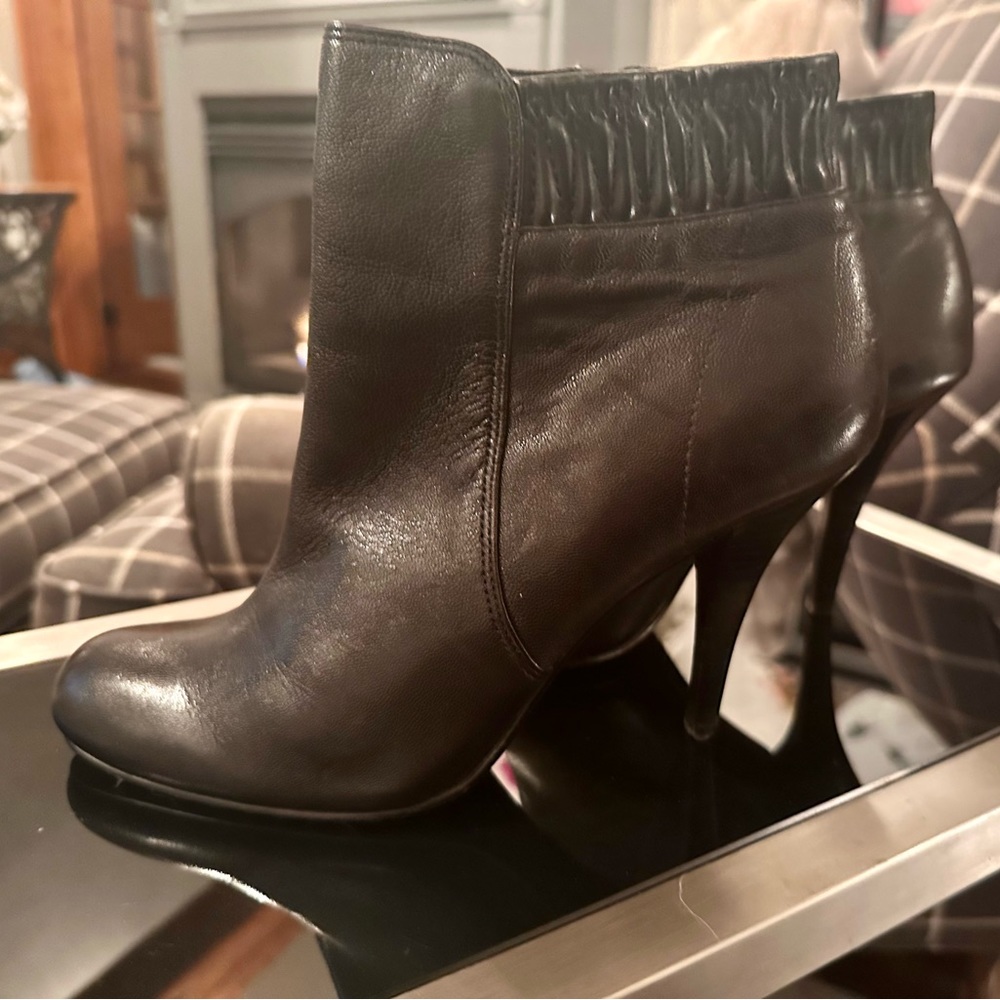 Beautiful Black Calvin Klein Leather Ankle Boots Sz 9